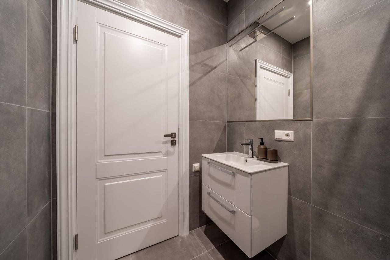 Lacplesa24 - Modern Studios In Riga City Center Bagian luar foto